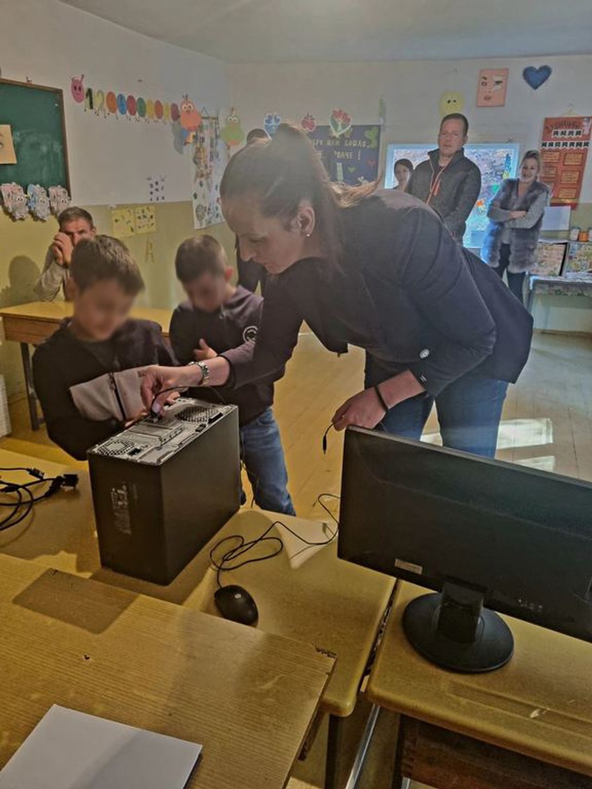 Mirjana Katić objašnjava način funkcionisanja računara