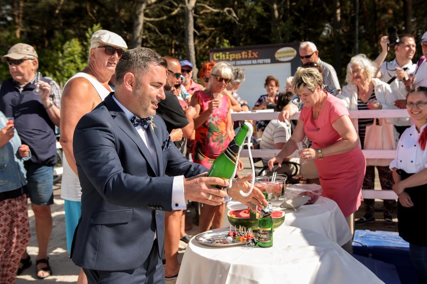 Kamila i Patryk z Lęborka pobrali się na plaży w Łebie