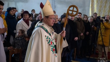 Biskupi odprawili pasterki. Mówili o odrzucaniu Boga i czasach PRL-u