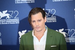 Johnny Depp nie chciał być aktorem. "Rock and rol to jego pierwsza miłość"