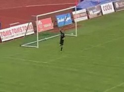 Zobacz najdziwniejszego gola sezonu