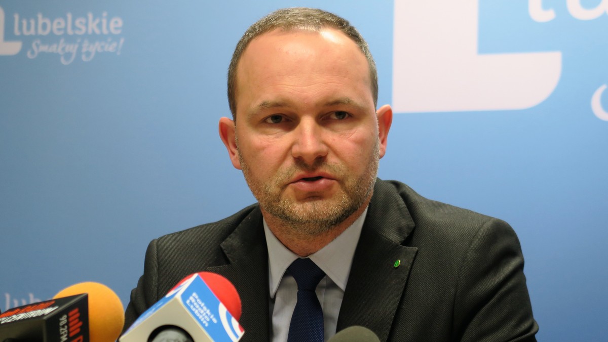 Wiceprezes PSL Krzysztof Hetman zaapelował do władz województwa o przyspieszenie prac nad Regionalnym Programem Operacyjnym na lata 2021-2027. Według byłego marszałka czas płynie, a przedsiębiorcy i samorządowcy nie wiedzą nic o możliwym wsparciu. Bez szybkiego działania pieniądze będą dostępne dopiero w przyszłym roku.