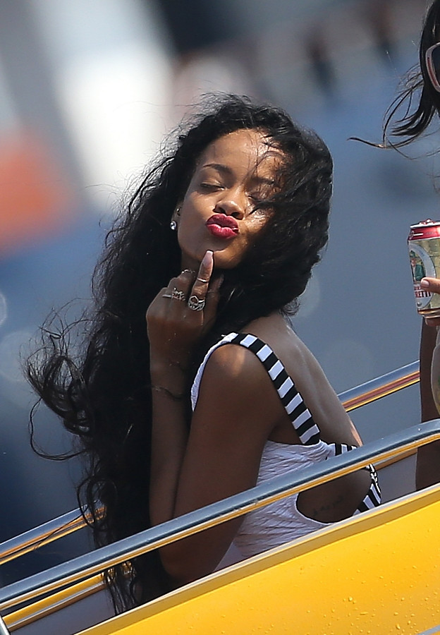 Rihanna złamała palec u nogi