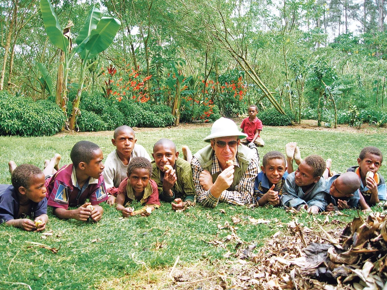 I sam je bio dobrodušno veliko dete: sa afričkom decom 