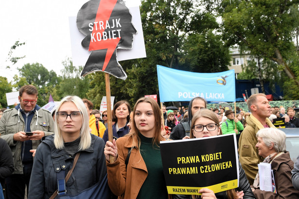 Protest przeciwko zaostrzeniu przepisów aborcyjnych