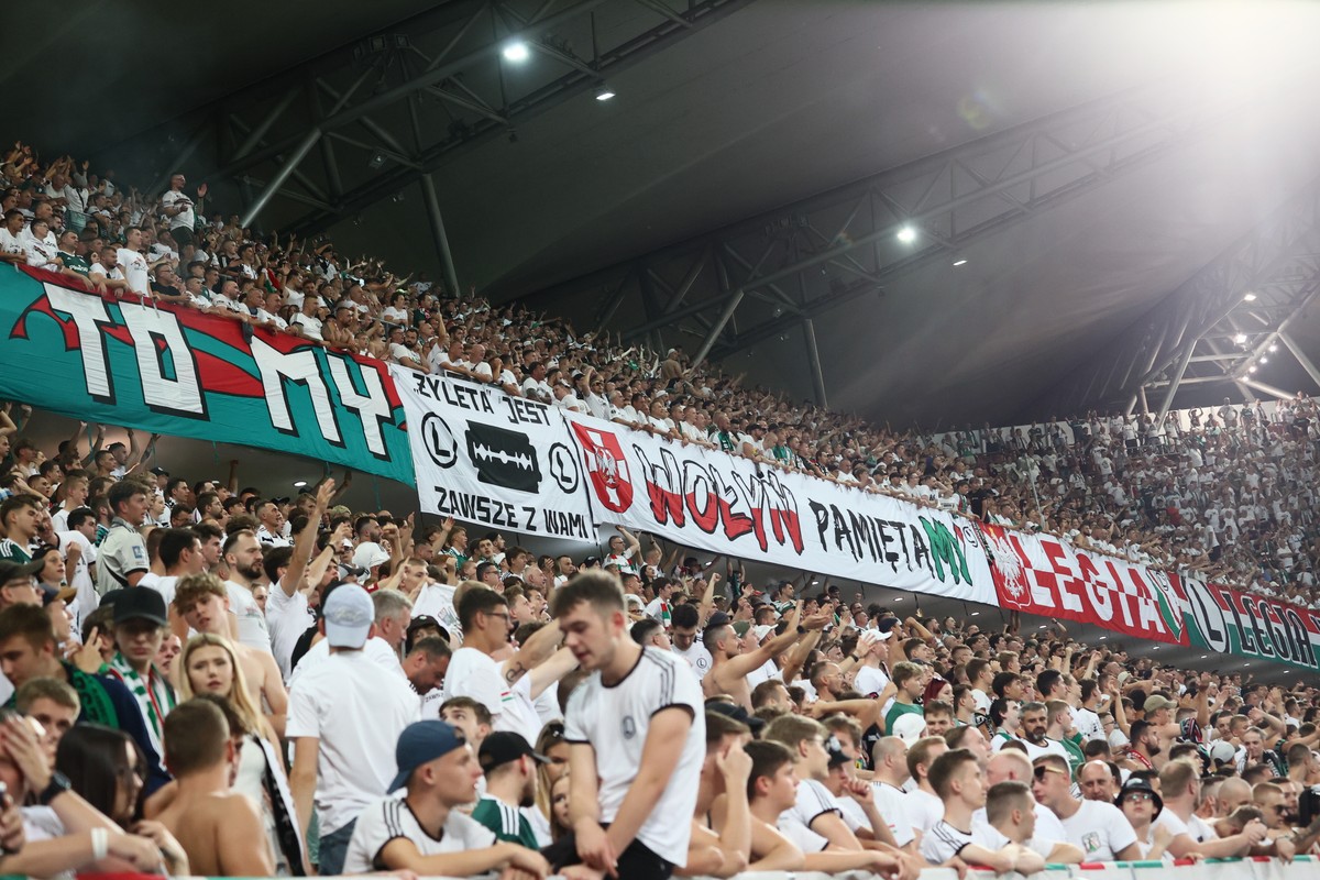 Kibice Legii Warszawa podczas meczu 1. kolejki piłkarskiej Ekstraklasy z Zagłębiem Lubin