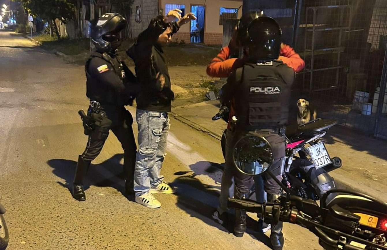 Ecuador: 10 muertos en ataque armado a billar en Playas