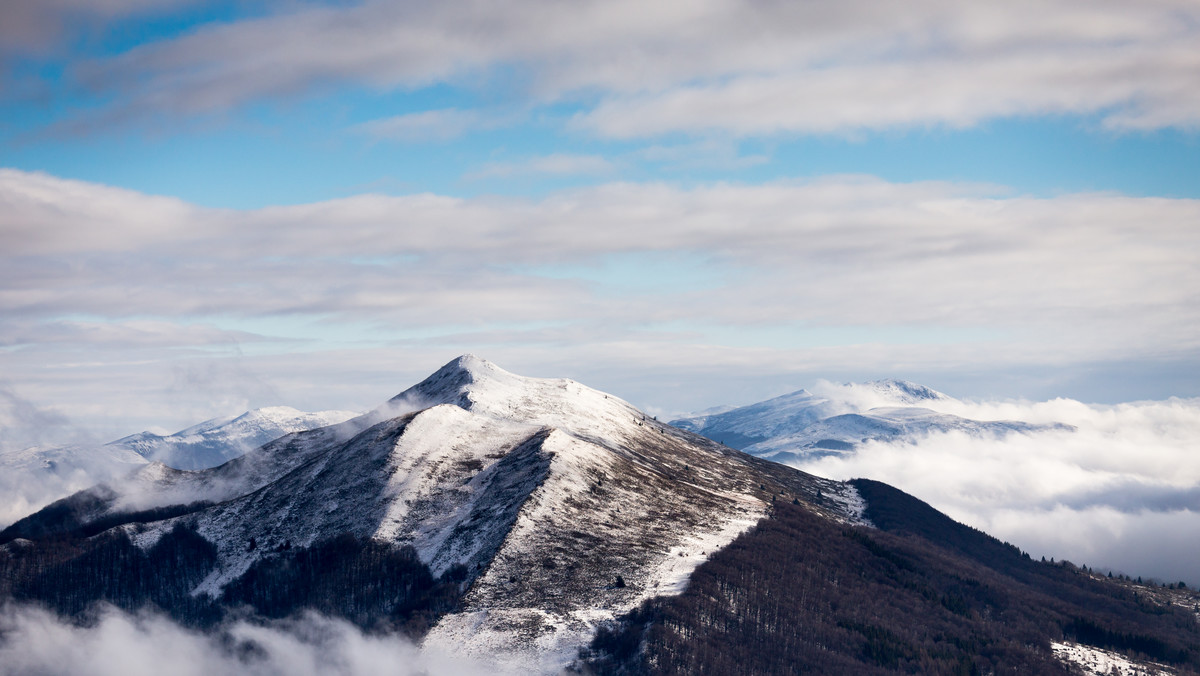 Bieszczady: Pierwszy stopień zagrożenia lawinowego. Nawet pół metra śniegu