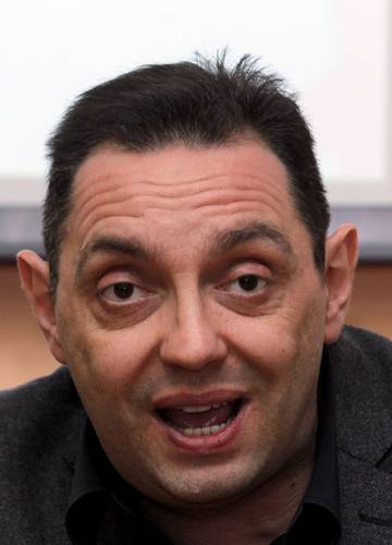 Aleksandar Vulin je pokušao da citira Vuka Karadžića i žestoko se izblamirao Noizz