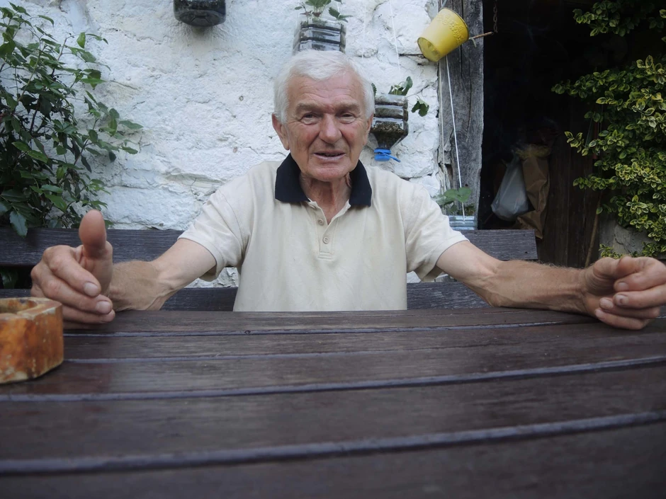 Rade je mogao da ode u Beograd ili London, ali je zauvek ostao u svom selu