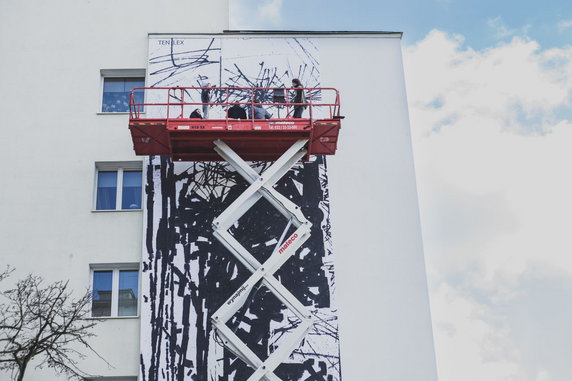Gdynia: włoscy artyści namalowali mural. Zasłoniła go wielka reklama