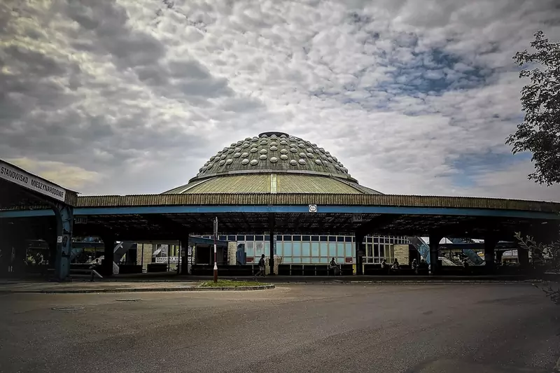 Dworzec autobusowy UFO w Kielcach przed remontem 