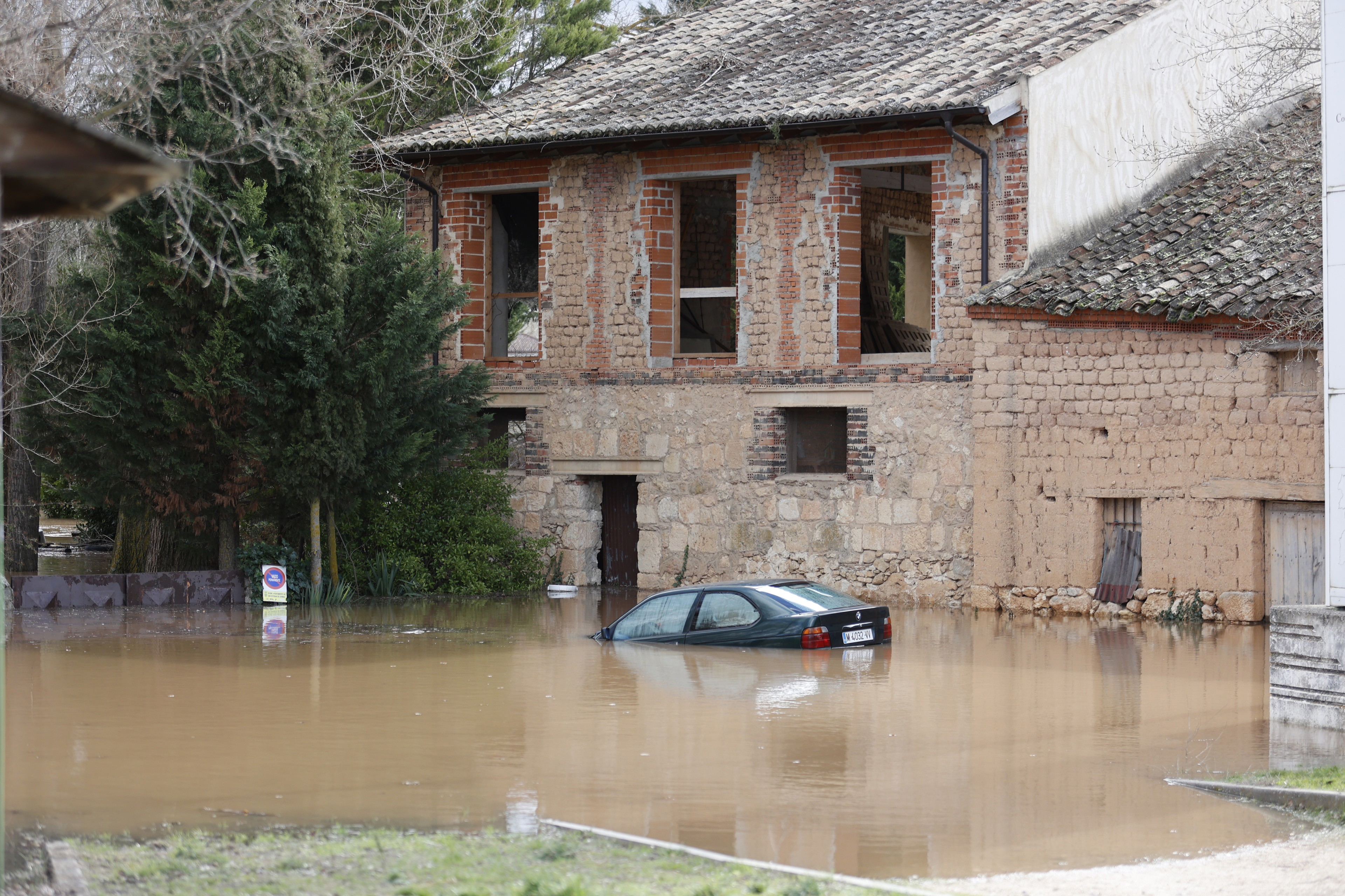 El desbordamiento del Duero obliga a evacuar treinta casas y amenaza a cien más en Soria