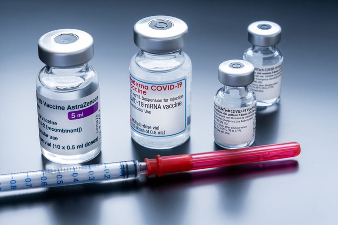 Pfizer és AstraZeneca-vakcina: mennyire hatásosak az indiai mutáns ellen?