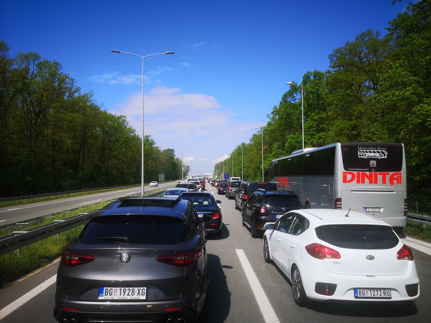 Najveće gužve na graničnim prelazima očekuju se u petak posle i u subotu pre podne