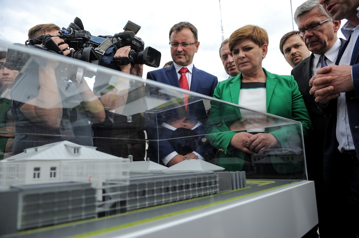 Beata Szydło podczas wizyty w Ostrołęce zwiedziła teren powstającego Muzeum Żołnierzy Wyklętych