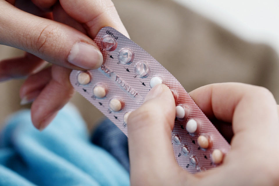 6. Zmień pigułki antykoncepcyjne, jeśli je stosujesz, często mają wpływ na stan naszego ciała.
