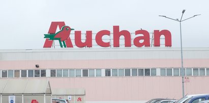 Szokujące etykiety w Auchan. To "kara" za interesy z Rosją. Zdjęcia krążą po sieci