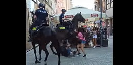 Policyjne konie niemal stratowały mężczyznę w Katowicach. Te patrole miały być dla bezpieczeństwa!