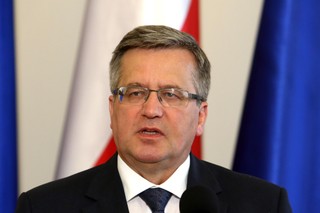 Komorowski chwali ustawę śmieciową: Zgoda nie tylko buduje, ale i łaniej pachnie