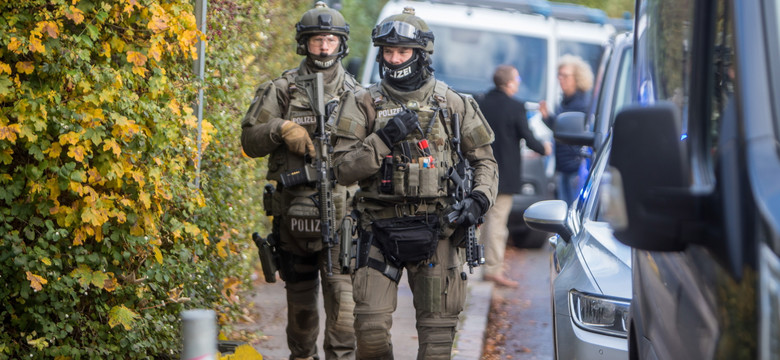 Akcja policji w Hamburgu. Dwóch młodych ludzi groziło nauczycielce bronią palną