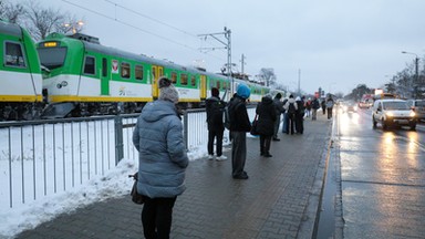 Ogromne utrudnienia na kolei. Pociągi mają wielogodzinne opóźnienia