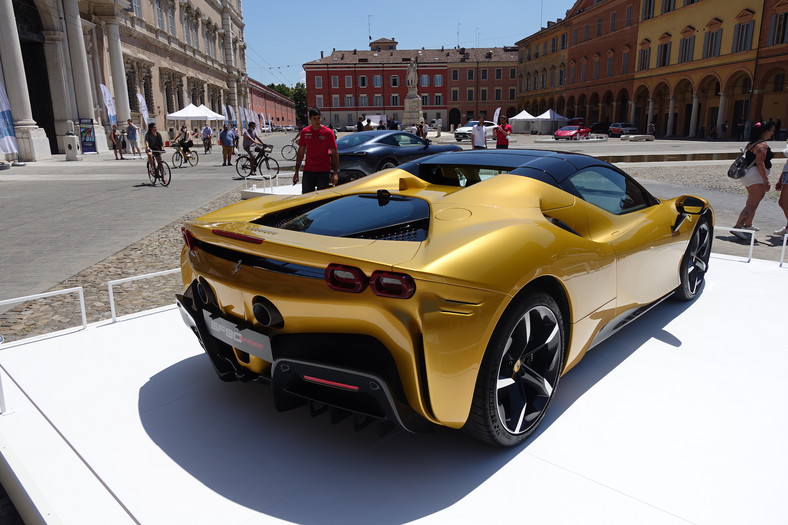 Ferrari SF90 Spider 1