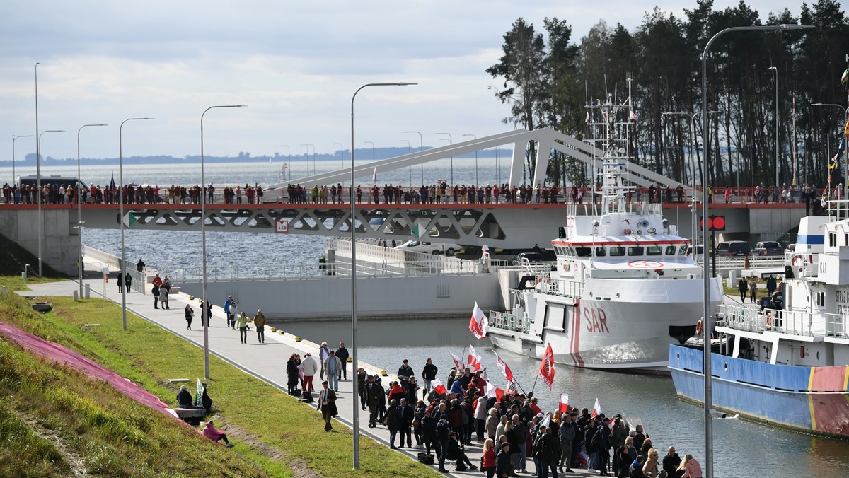 22917131 - SKOWRONKI OTWARCIE KANAŁU PRZEZ MIERZEJĘ WIŚLANĄ (otwarcie kanału żeglugowego)