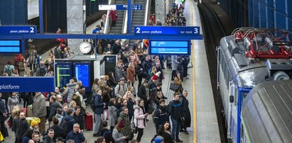 Co się dzieje na Dworcu Centralnym?! Podróżni zdezorientowani, nie podjeżdżają pociągi