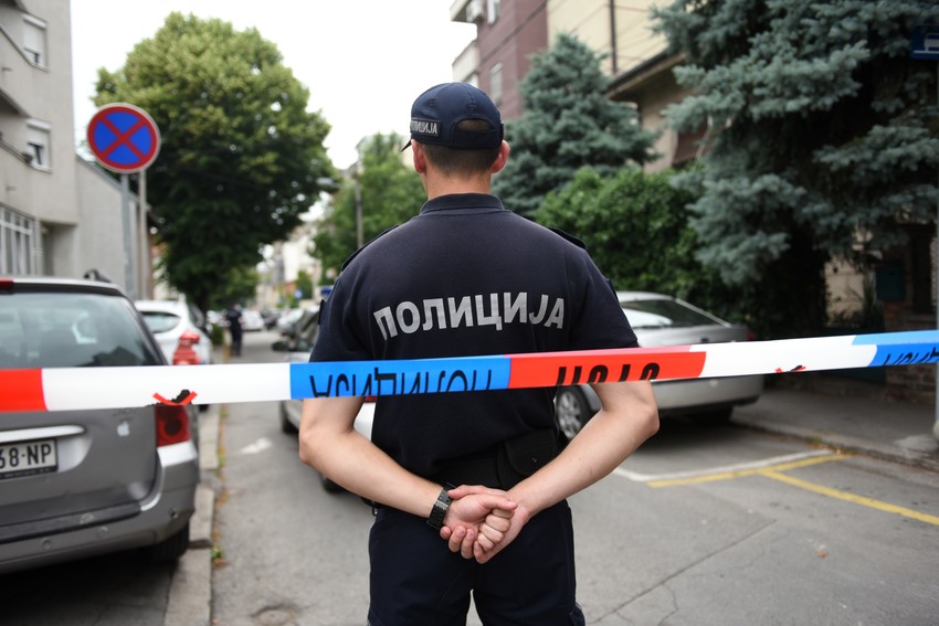 Policajac u letnjoj uniformi