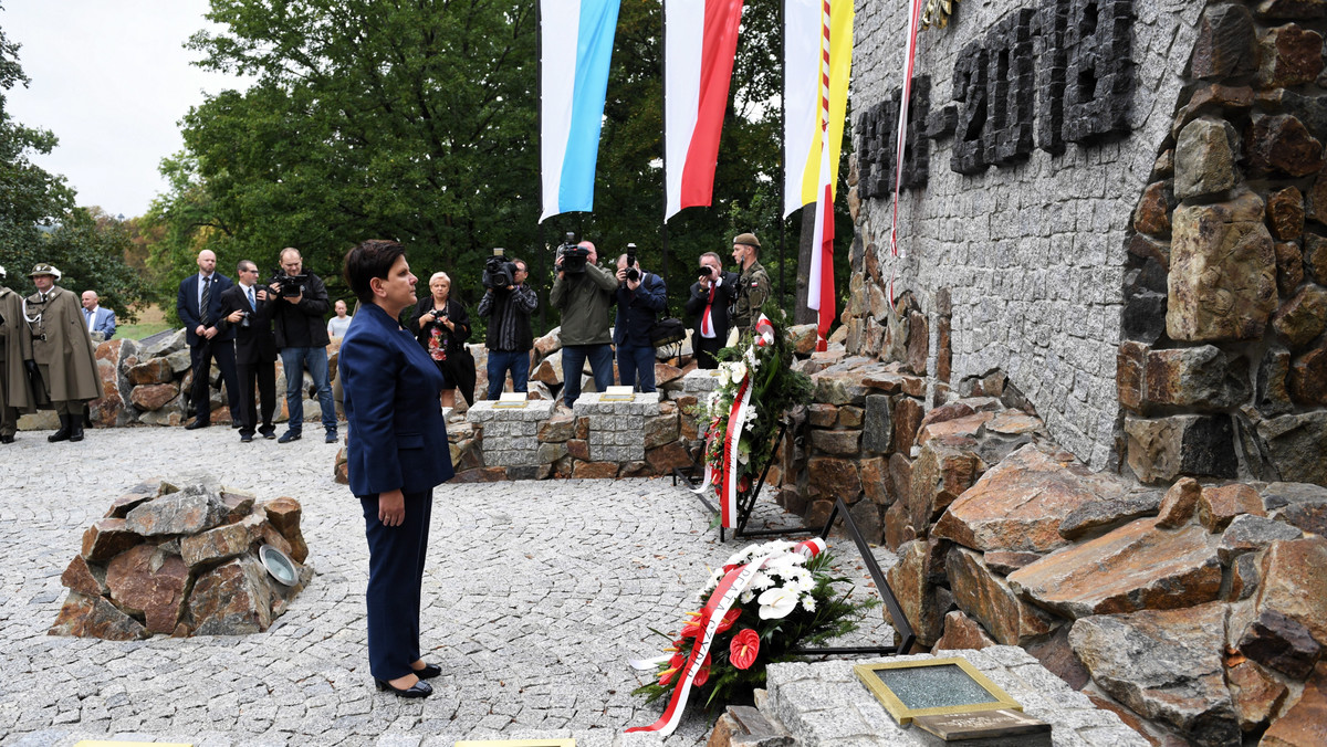 Strachocina: odsłonięto pomnik z okazji 100. rocznicy odzyskania przez Polskę niepodległości