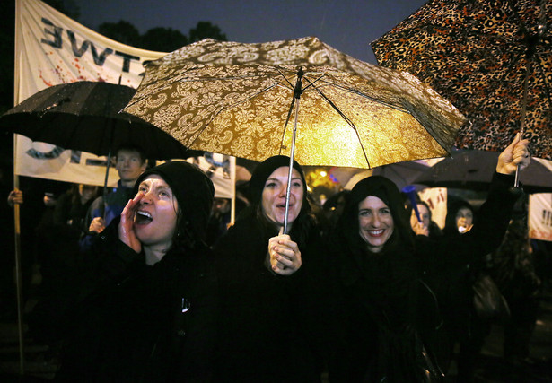 PiS przestraszył się "czarnego protestu". Senatorowie przygotowują nowy projekt ustawy ws. aborcji