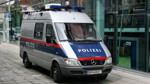 Rakusko policajne auto policia  dreamstime