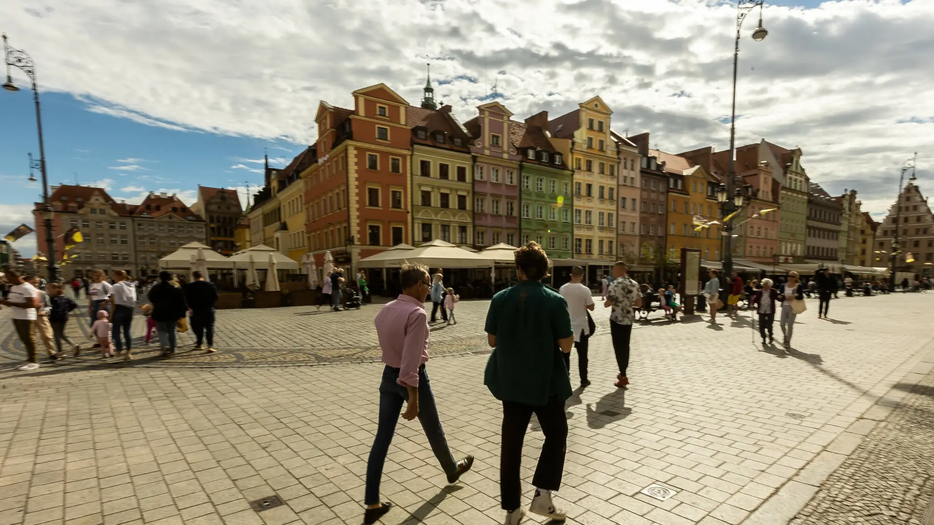 Ławka nagrzała się do 66,6 st. C. Wrocławscy aktywiści zmierzyli miejski upał