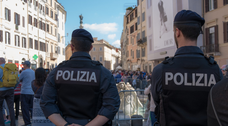 Egy diák késsel támadt tanárára, majd fegyvert fogott társaira hétfőn Milánóban / Illusztráció: Northfoto