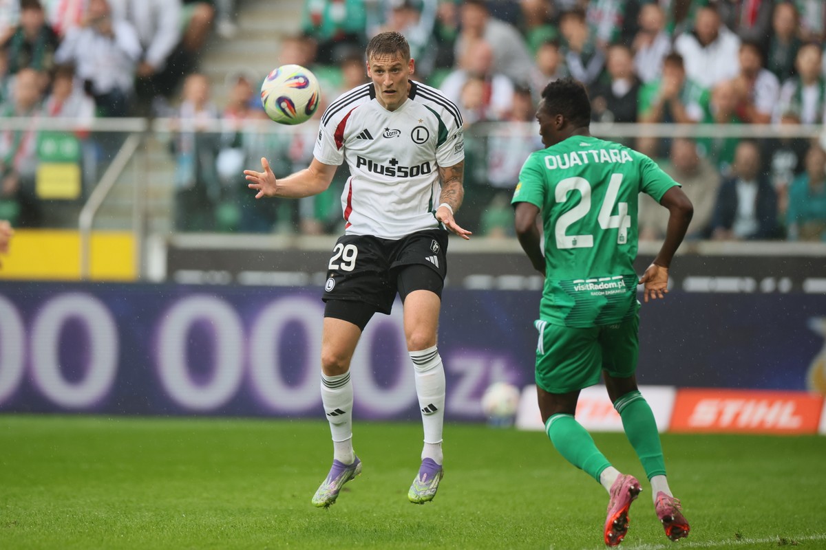Legia przerwała serię porażek. Radomiak podarował jej trzy gole