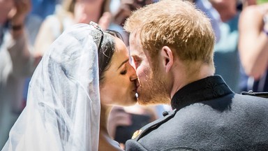 Gdy Meghan i Harry składali przysięgę, Windsorowie odwrócili wzrok