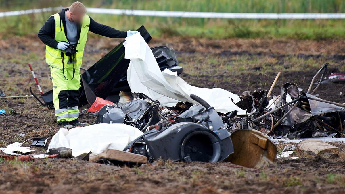 W okolicach Starej Kiszewy (Pomorskie) rano rozbił się prywatny śmigłowiec, który leciał z Borcza do Bydgoszczy. Policja poinformowała, że zginęły trzy osoby. Maszyna typu Robinson R44 spadła na pole i zapaliła się.