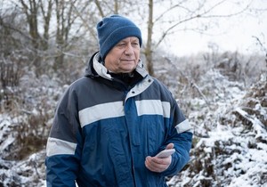 Čovek u šumi - ilustracija