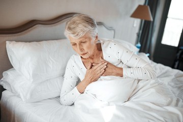 Nehezen kap levegőt, ha fekszik? Ne legyintsen rá, hiszen a teste valami fontosat próbál jelezni!