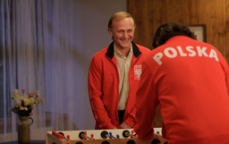 to trzeba obejrzeć. zamachowski i chyra jako giganci piłki. reżyseruje twórca "piłkarskiego pokera"