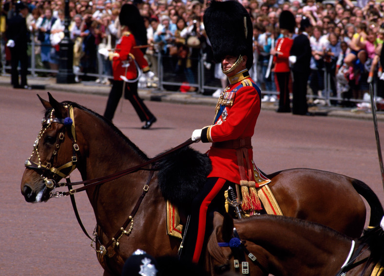 Książę Filip konno podczas parady "Trooping The Colour" w 1985 r.