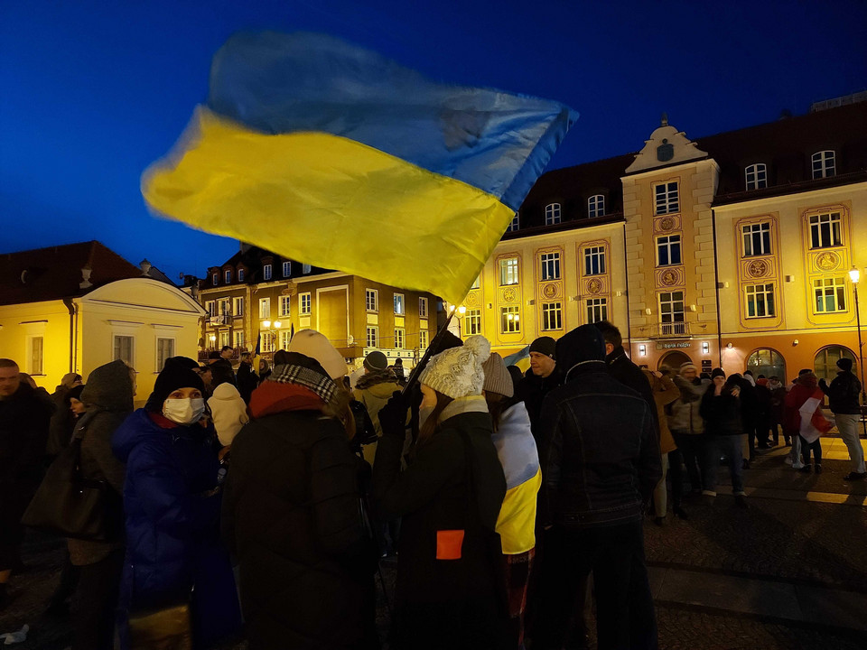 Protesty w Białymstoku na znak solidarności z Ukrainą