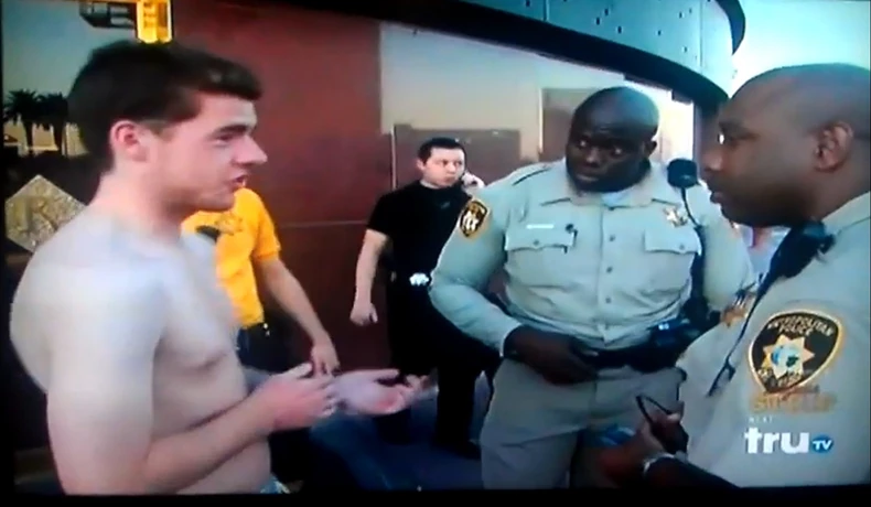 "Niste mogli da me pratite, kamuflirao sam se!"