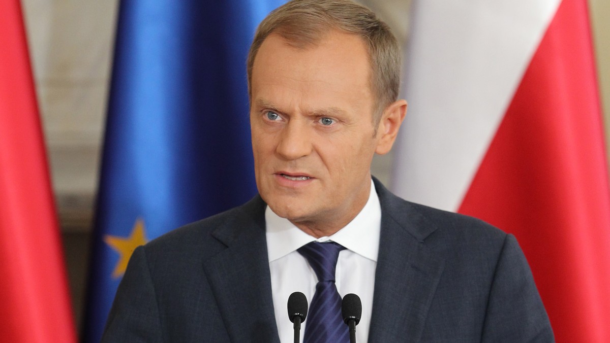 Widzę postępujący proces normalnienia; niedawno zarzucali zabójstwo, zdradę, spisek - tak premier Donald Tusk odniósł się do tego, że Stowarzyszenie Solidarni 2010 złożyło zawiadomienie o popełnieniu przez niego przestępstwa ws. wyjaśniania katastrofy smoleńskiej.