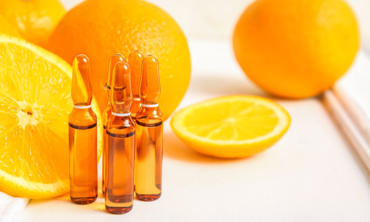 7 dni, 7 ampułek, 100% zadowolonych kobiet — kuracja z wit. C zmniejsza widoczność przebarwień i plam pigmentacyjnych