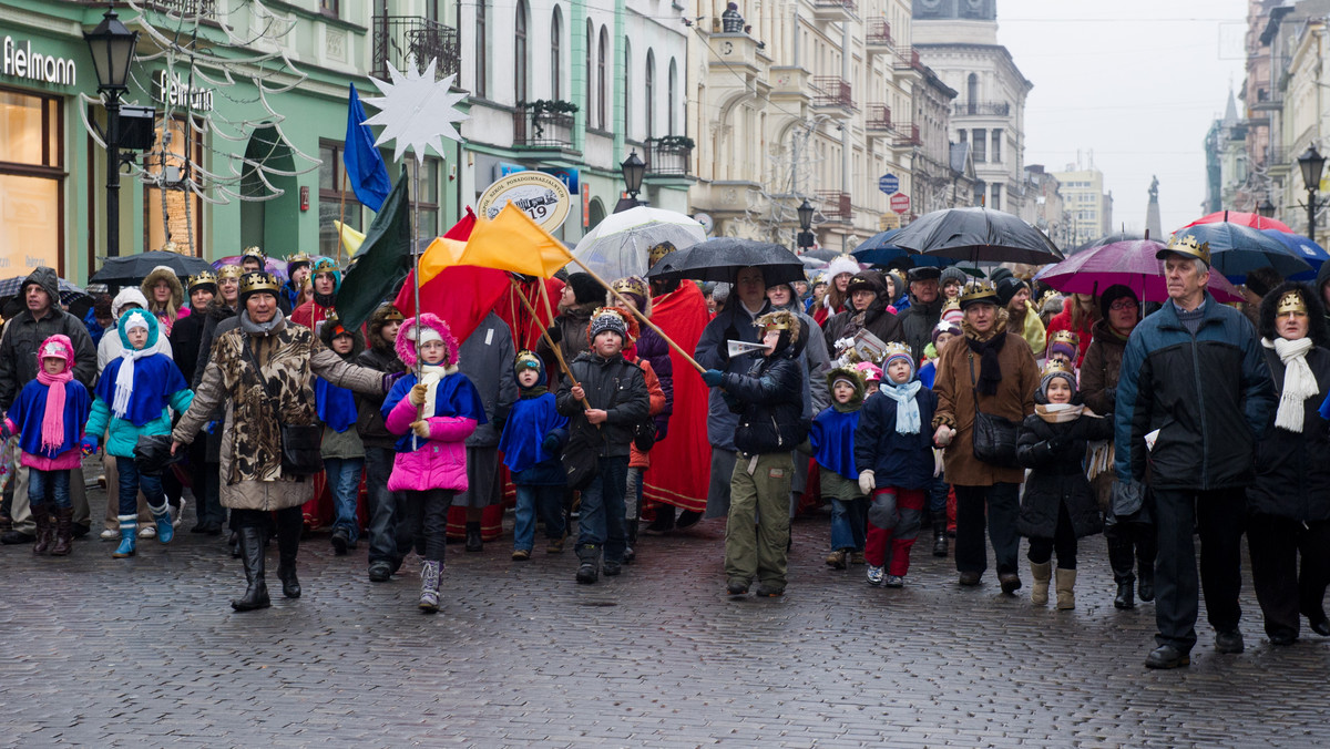 Prawie 2 tysiące osób wzięło udział w festynie zorganizowanym w święto Trzech Króli w Łodzi. Jego najważniejszymi elementami były kolorowy Orszak Trzech Króli, który przeszedł ul. Piotrkowską oraz koncert kolęd w wykonaniu Trubadurów.