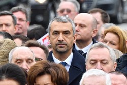 Senatorowie PiS też chcą uchwały w sprawie Jana Pawła II. Druki "wreszcie" na stronach