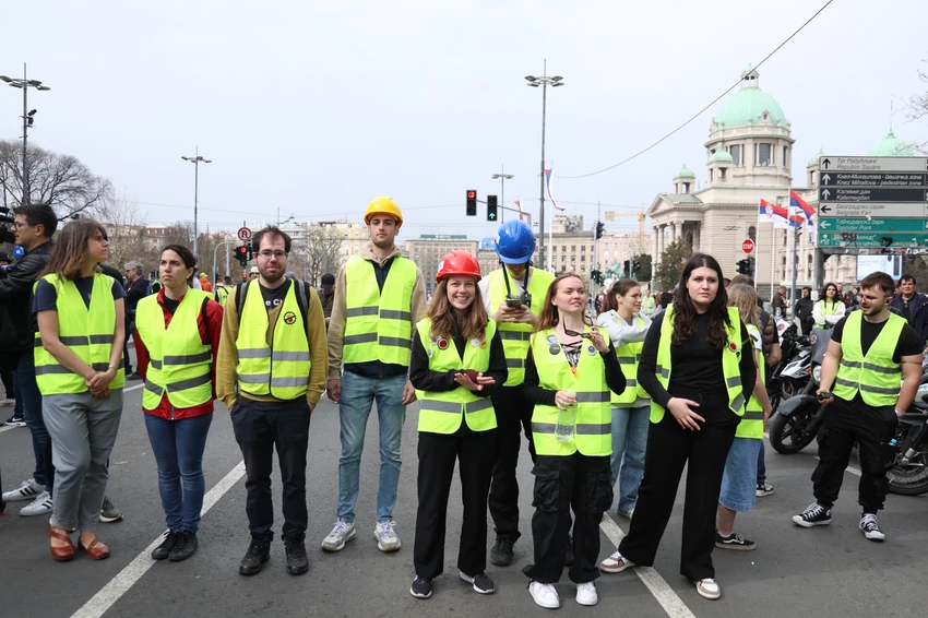 Διαμαρτυρία 15 προς 15