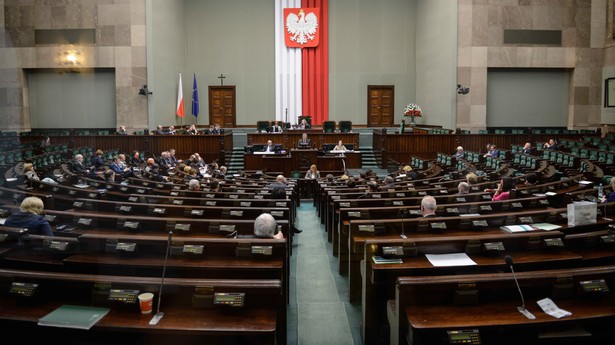 Tylko 4 partie w Sejmie! NOWY sondaż daje PO powody do zadowolenia